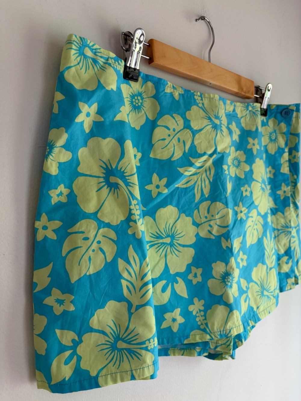 ASOS Hawaiian Hibiscus Print 100% Cotton Wrap Front Shorts Size 12 - Picture 2 of 6